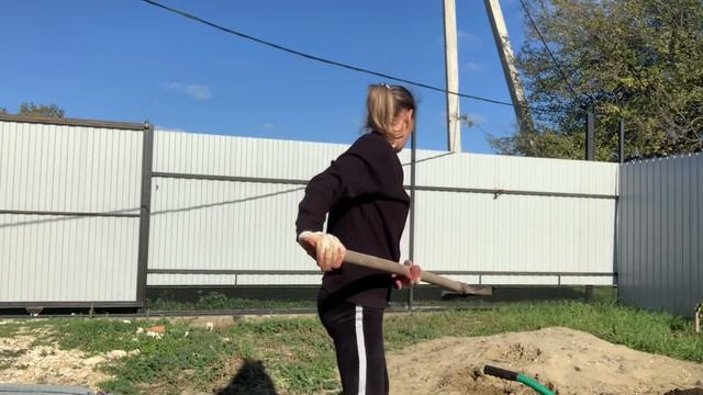 Дом на юге. Осенние посадки продолжаются. Работа на участке тяжелая, но в кайф! смотреть онлайн