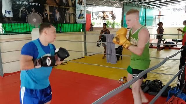Тренировки Муай тай, бокс, кикбоксинг, ММА а Паттайе, Таиланд. 0945678106 - Mixfight Pattaya смотреть онлайн