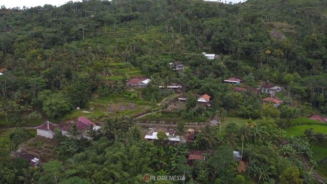 Desa Sriten, Desa Paling Tinggi Di Gunungkidul смотреть онлайн