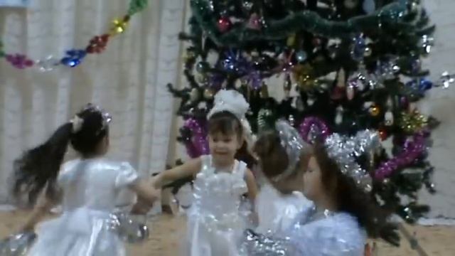 ТАНЕЦ ЗИМУШЕК смотреть онлайн