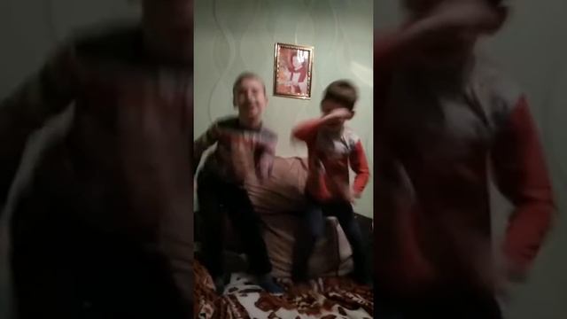 Песня танцы в моей кровати!!! смотреть онлайн