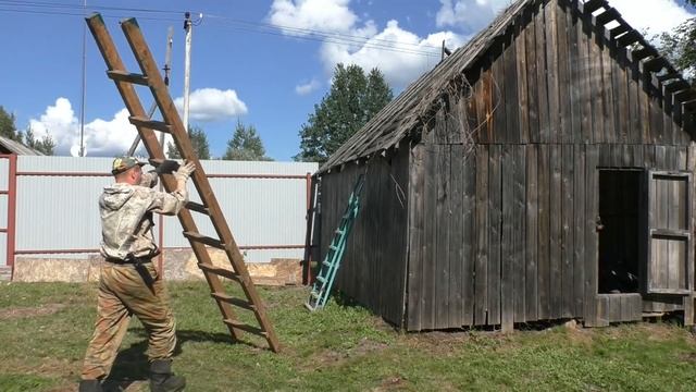 Начал делать дровяник и сенник из гаража. Домик в Мещёре, серия 16 смотреть онлайн