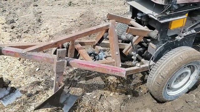 Пахота двухкорпусным плугом, на переломке 4*4 смотреть онлайн