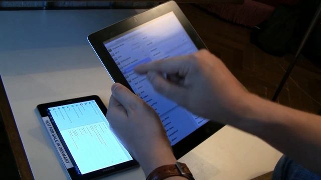 Samsung Galaxy Tab 7.7 vs Apple iPad 2 - Fight! смотреть онлайн