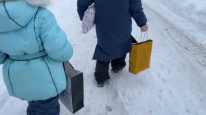 VLOG ? ПРЕДНОВОГОДНЕ НАСТРОЕНИЕ ? ЕДЕМ ДАРИТЬ ПОДАРКИ ? ЗАКУПКА