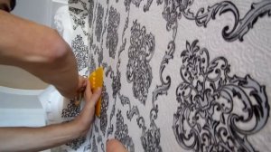 КАК клеить ФЛИЗЕЛИНОВЫЕ обои. КАК клеить ОБОИ в УГЛАХ, ПОКЛЕЙКА обоев СВОИМИ РУКАМИ