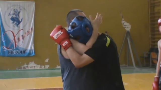 Муай Тай. Правильный захват в клинче . Тактика работы в клинче. смотреть онлайн