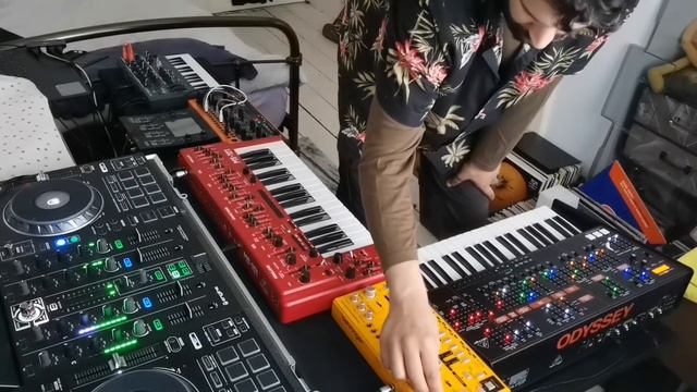 RAMSKANK LIVE TRACK 007 [Ft.A NEW SHIRT, Behringer Odyssey MS-101 TD-3 Crave & Arturia MICROBRUTE] смотреть онлайн
