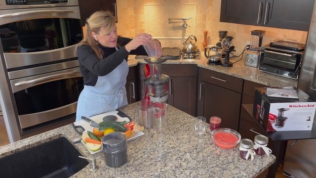How to Use: KitchenAid Juicer & Sauce Attachment смотреть онлайн
