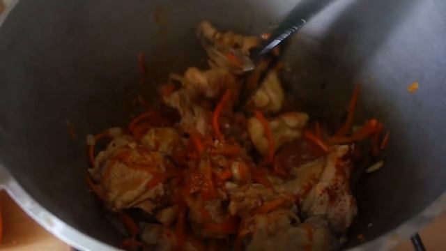 Плов с курицей в казане. Очень вкусно! смотреть онлайн