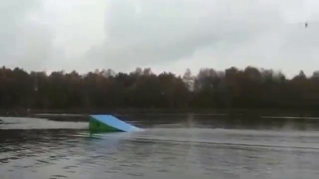 Сёрфинг в Голландии на канатной дороге... смотреть онлайн