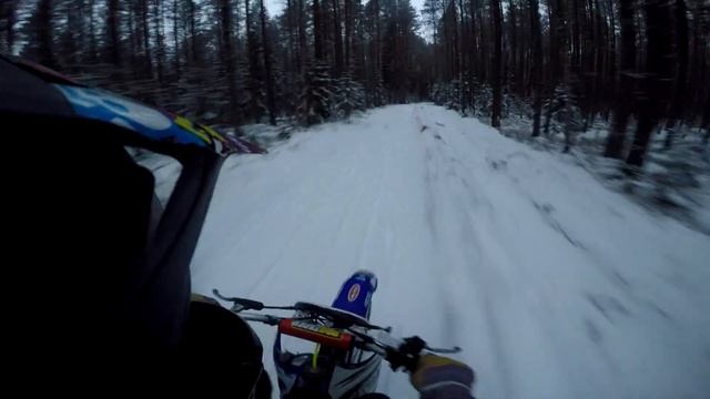 ЗИМНЯЯ ПОКАТУШКА НА YAMAHA YZ 85/ПЕРВЫЙ РАЗ НА 2Т КРОСАЧЕ смотреть онлайн