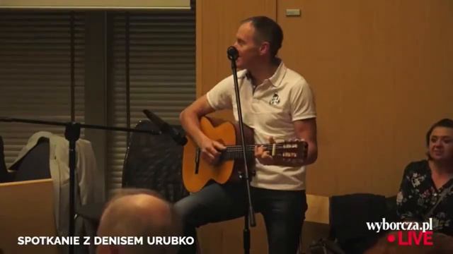 Denis Urubko śpiewa i gra na gitarze/ Denis Urubko singing and playing the guitar смотреть онлайн