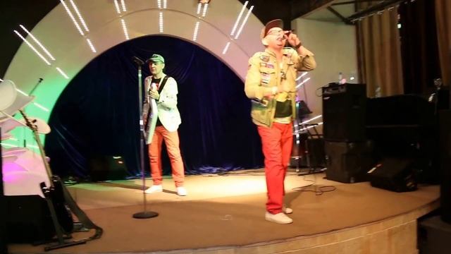 группа Левостороннее Движение - Посмотри, Чао, бамбино! смотреть онлайн