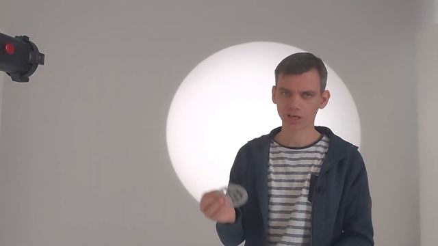 Спотлайт или Spotlight? Красивые тени как от солнца в любую погоду и любом месте.