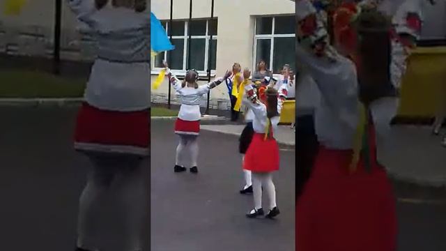 Танец стнє небо жовте поле смотреть онлайн