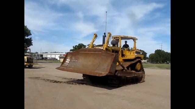Демонстрация возможностей бульдозера cat (Caterpillar) D8R смотреть онлайн