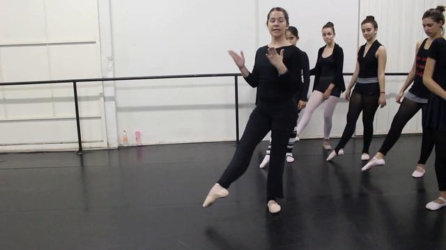 Pas de bourrée Ballet - Diagonal Passo a Passo смотреть онлайн