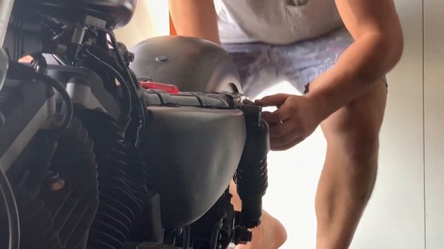 Cutting the Harley Davidson Fender! смотреть онлайн