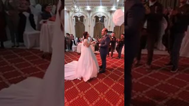 Gelinden Beye düğün sürprizi - Heyat yoldaşım/ Подарок невесты жениху на свадьбе. смотреть онлайн