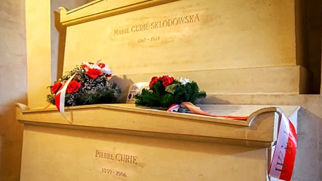 Почему эта женщина была похоронена в свинцовом гробу. Жизнь и научные открытия Марии Кюри смотреть онлайн