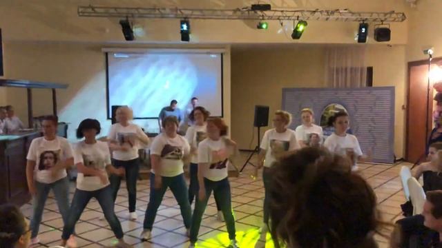 Королевские мамочки жгут на выпускном 2018! смотреть онлайн