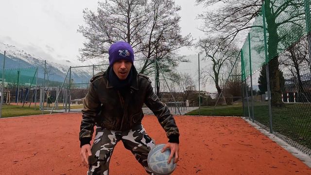 Wilson DRV Plus VS Nike Playground at Airport Court смотреть онлайн