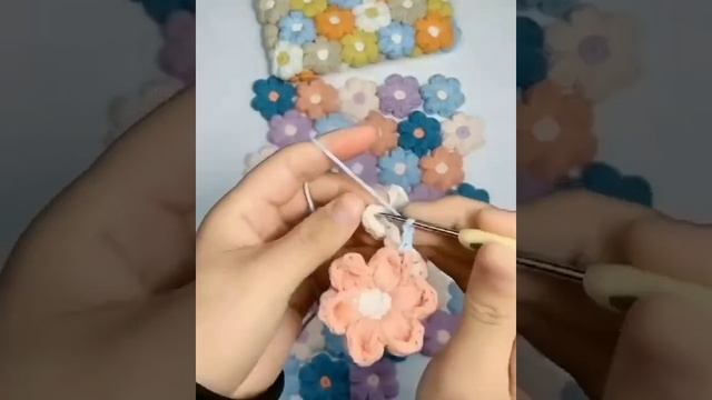 Сумочка из цветов крючком МК. смотреть онлайн