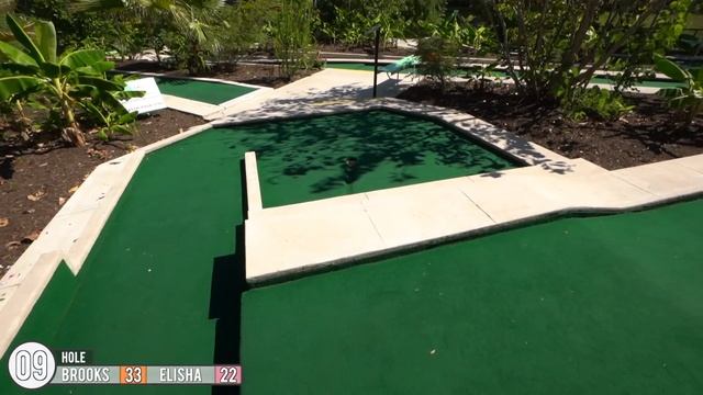 No Other Mini Golf Course Lets You Do This! смотреть онлайн