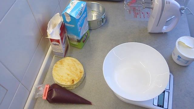 Молочная девочка с вишнёвой начинкой / Самый молочный и сливочный торт / Самый нежный торт / БОМБА! смотреть онлайн