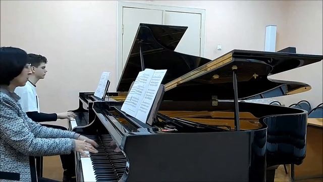 П.Чайковский Вступление из балета "Лебединое озеро". Исп. Калашников Родион,6 кл. смотреть онлайн