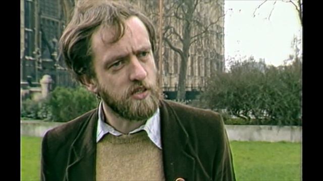 Scruffy Jeremy Corbyn winds up Tories in 1984 - BBC Newsnight смотреть онлайн