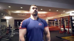 5.6 | Перекрёстные сгибания рук с гантелями (подъем гантелей) «молот» стоя: техника | CAST-IRON