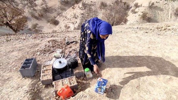 Nomadic life: premature child and the effort of a nomadic mother to improve her child:Nomads of Ira