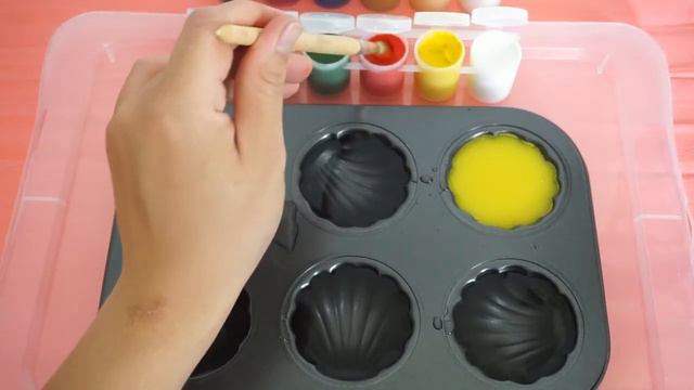 Красим воду! Смешиваем краски. Учим цвета. Игра с водой. Развлекательное видео смотреть онлайн