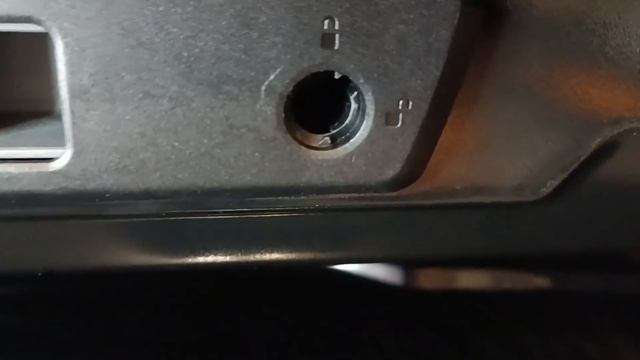 How to remove and replace a Thule Motion roof box lock смотреть онлайн