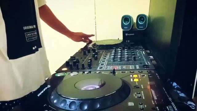 DUGEM JUNGLE DUTCH TERBARU 2023 FULL BASS KENCENG V9 !! JUNGLE DUTCH 2023 FULL BASS TINGGI смотреть онлайн