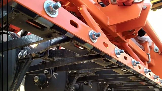 Видеообзор к зернотуковой сеялке нового поколения СЗФ-5400 (вариаторная; завод Фаворит) смотреть онлайн