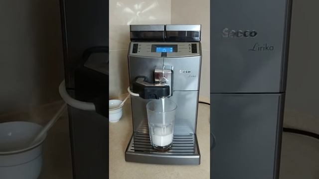 Saeco Lirika One Touch Cappuccino - Parzenie Latte