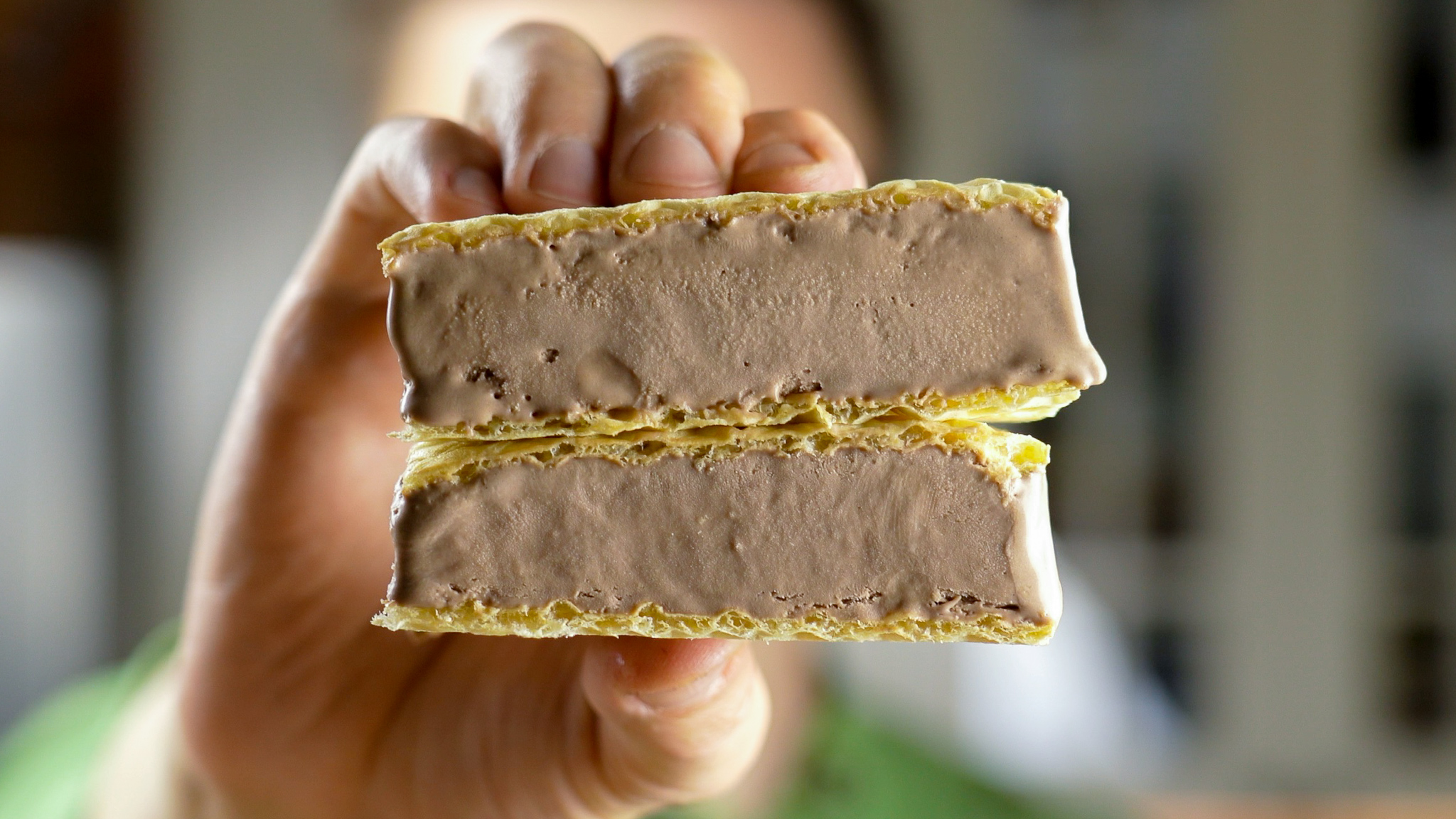 Шоколадное мороженое всего из 2 ингредиентов. Получится, даже если у вас совсем нет опыта смотреть онлайн