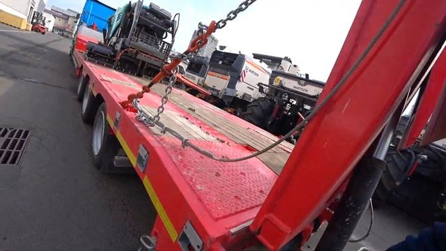 Работа на трале. Перевозка асфальтоукладчика.