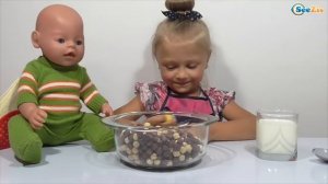 ✔ Ярослава готовит Несквик кукле Беби Борн. Yaroslava cook breakfast with Nesquik for Baby Born Dol