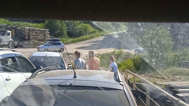 По ту сторону реки (On the other side of the river) смотреть онлайн