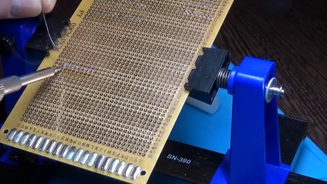 Российский CyberFlux E-700 PRO или китайский NC559 смотреть онлайн