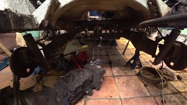 ЛУАЗ С МОТОРОМ ОТ ТАВРИИ. УСТАНОВКА. ЧАСТЬ1 смотреть онлайн