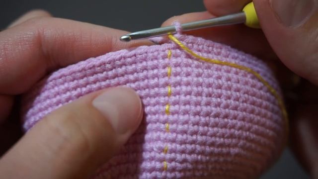 Вязаная кукла крючком Розали, часть 4 (Тело, ч2). Crochet doll Rosalie, part 4 (body, p2). смотреть онлайн