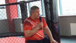 Абдулманап Нурмагомедов отвечает на вопросы спортсменов