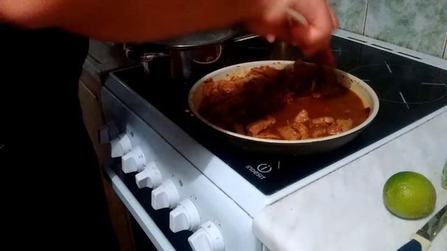 Свинина в гранатовом соусе Наршараб, приготовленная на сковороде смотреть онлайн