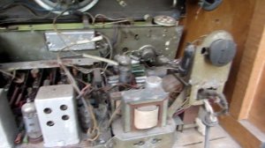 Три старых ламповых радиоприёмника нашел в сарае