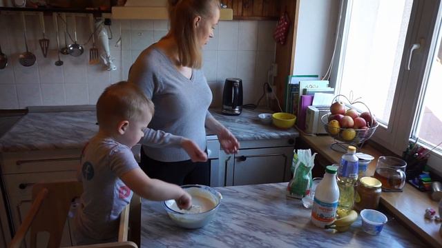 Eidano užgavėnių blynai (We bake Mardi Gras pancakes with a 2.5-year-old son) смотреть онлайн